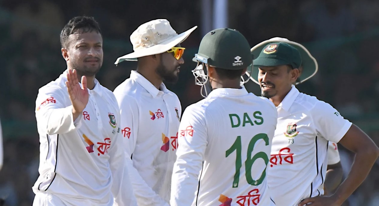 এইমাত্র শেষ হলো বাংলাদেশ-ভারত টেস্টের ৪র্থ দিনের খেলা, দেখেনিন কোন দল এগিয়ে
