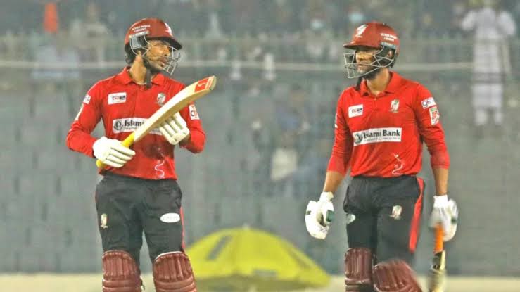 যে সমীকরণে সৌম্য সরকার বাদ, রিয়াদ ইন