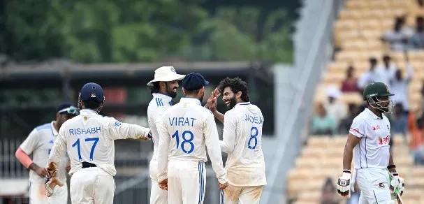 অলআউটের পথে বাংলাদেশ, দেখেনিন সর্বশেষ স্কোর
