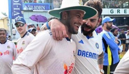 টেস্টে শেষ দেখায় সাকিবকে অদ্ভুদ এক উপহার দিলেন বিরাট কোহলি