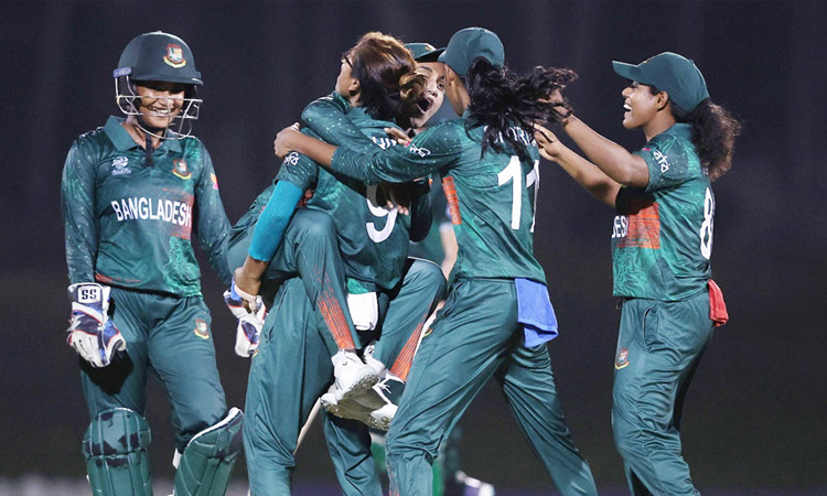 হাড্ডাহাড্ডি লড়াইয়ে এইমাত্র শেষ হলো বাংলাদেশের ম্যাচ