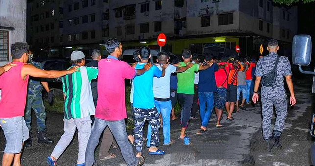 মালয়েশিয়ায় ১৭ বাংলাদেশি আটক