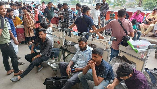 বিদেশ যেতে ইচ্ছুক প্রবাসী কর্মীরা সাবধান : সর্বস্বান্ত হচ্ছেন লাখো বাংলাদেশি