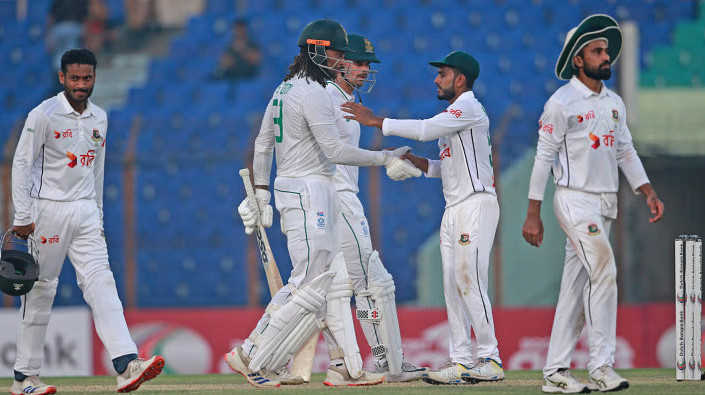 দুর্দান্ত ব্যাটিংয়ে ৫৫০ রান পার করলো দক্ষিণ আফ্রিকা,সর্বশেষ স্কোর