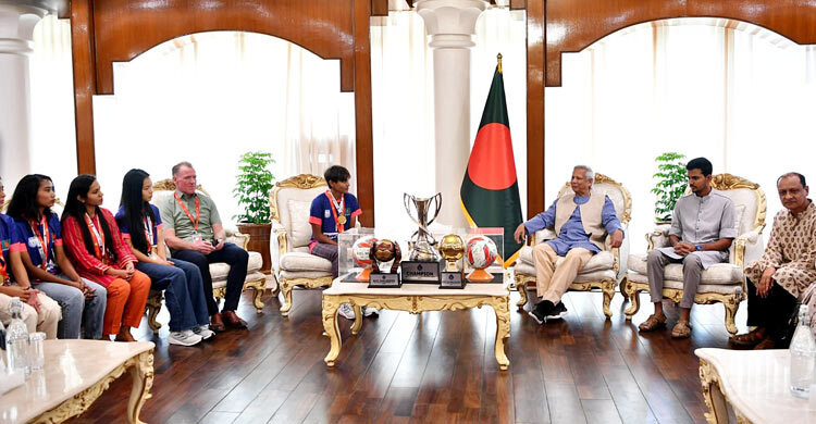 প্রধান উপদেষ্টা,ড. ইউনুসের কাছে যা যা চাইলেন নারী চ্যাম্পিয়নরা