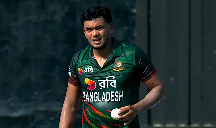 w,w,w, শুরুতেই উইকেট তুলে নিলো তাসকিন, দেখেনিন সর্বশেষ স্কোর