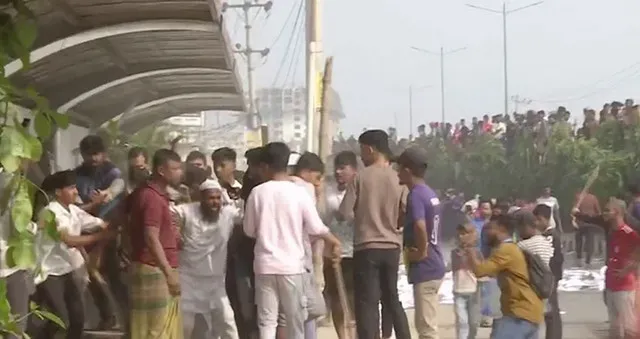 ব্রেকিং নিউজ : তিন কলেজের শিক্ষার্থীদের সংঘর্ষে র*ণ*ক্ষে*ত্র, এলাকায় উত্তেজনা
