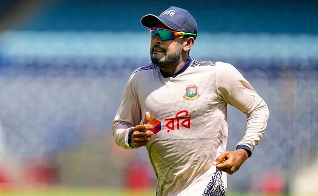 ipl নিলামের মধ্যেই ক্রিকেট বিশ্বকে অবাক করে ইনিংস ঘোষণা করলো মেহেদী হাসান মিরাজ
