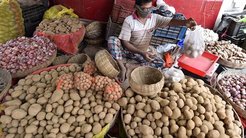 ব্রেকিং নিউজ : হঠাৎ এক লাফে যত টাকা কমলো আলুর দাম