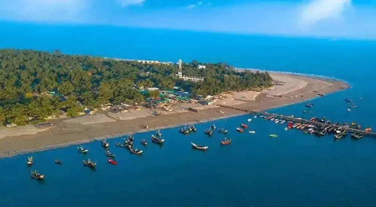 সেন্টমার্টিন দ্বীপ দখল নিয়ে তোলপাড়, যা জানা গেল