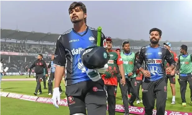 বিপিএল শেষ না হতেই দুই ট্রফি নিয়ে রংপুর যাচ্ছে রংপুর রাইডার্স
