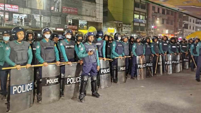 মহাখালীতে অতিরিক্ত পুলিশ মোতায়েন, জলকামান প্রস্তুত