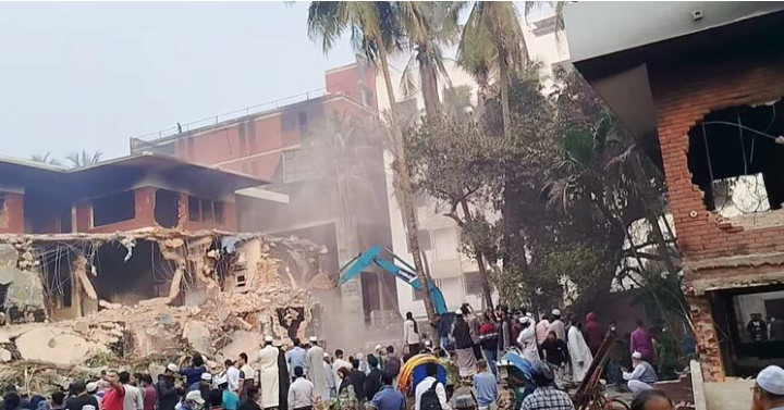 ধানমন্ডির ৩২ নম্বরের বাড়ি ভাঙচুরের কারন