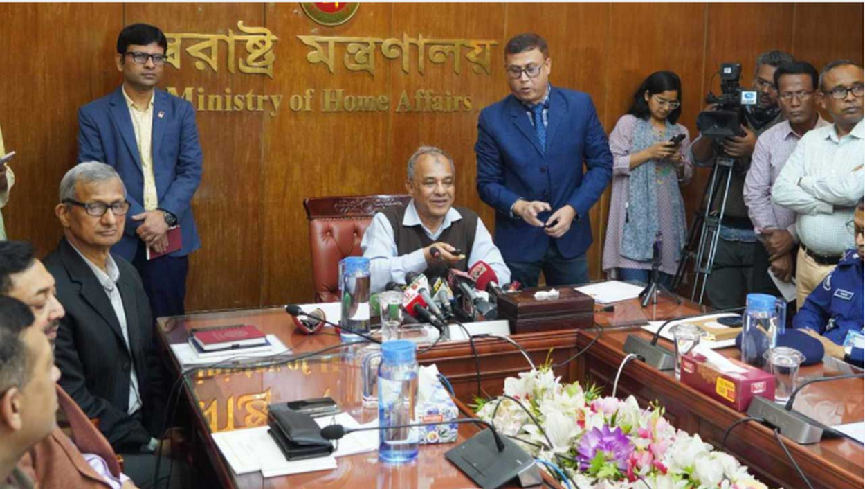 ভিসা দেওয়া হবে মাত্র ১০ মিনিটে জানালেন : স্বরাষ্ট্র উপদেষ্টা