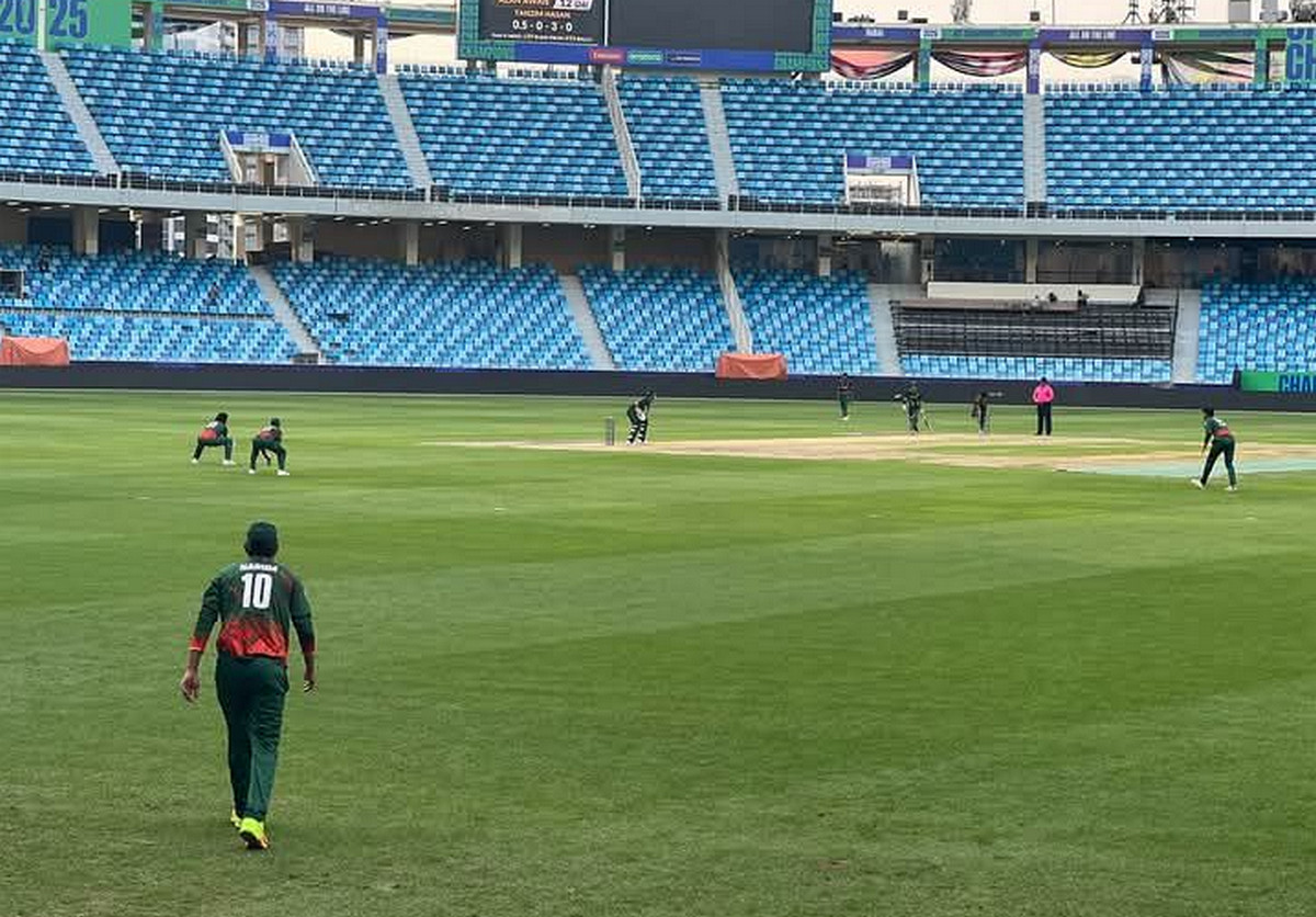 নাহিদ মিরাজের পর তানজিম সাকিবের আঘাত, টাইগারদের বোলিং তোপে দিশেহারা পাকিস্থান