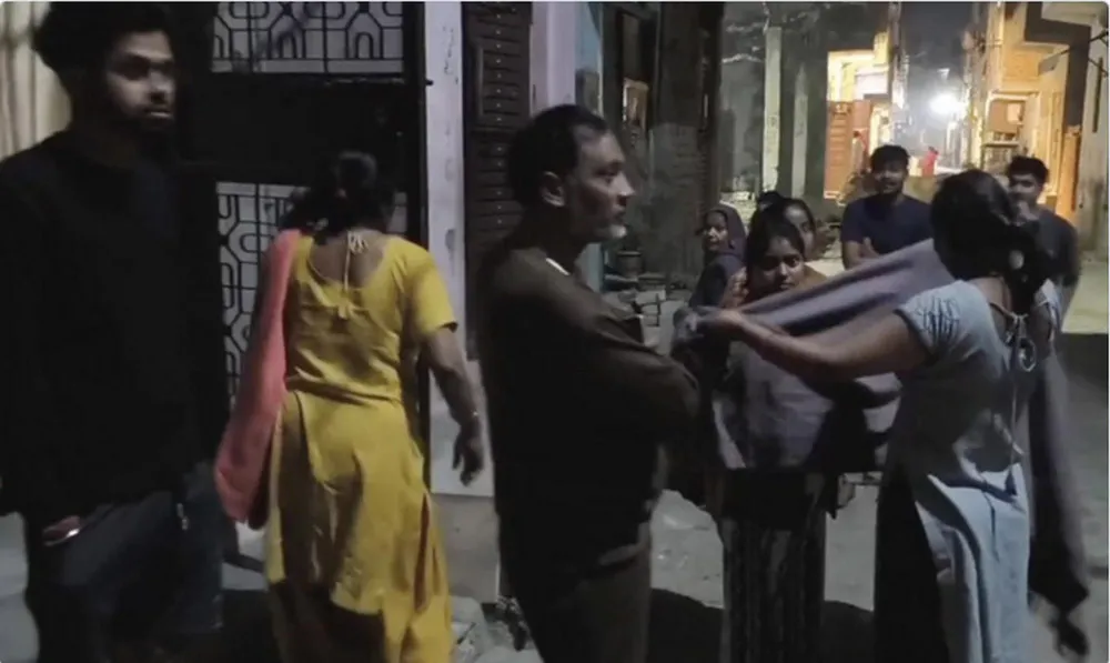 সকালে ভূমিকম্পে কেঁপে উঠল কয়েকটি শহর, বাড়ি ছেড়ে রাস্তায় মানুষ