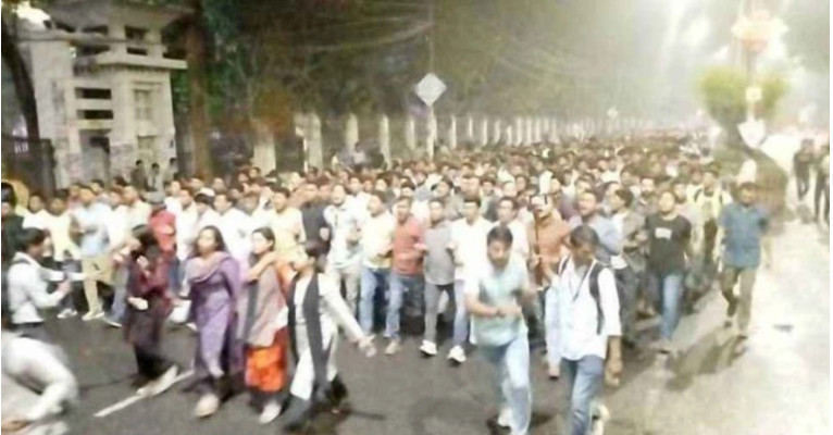 ঢাকা বিশ্ববিদ্যালয়ে ছাত্রদলের বিক্ষোভ