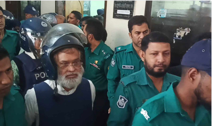 কাঠগড়ায় দাঁড়িয়ে মেজাজ হারালেন হাজী সেলিম