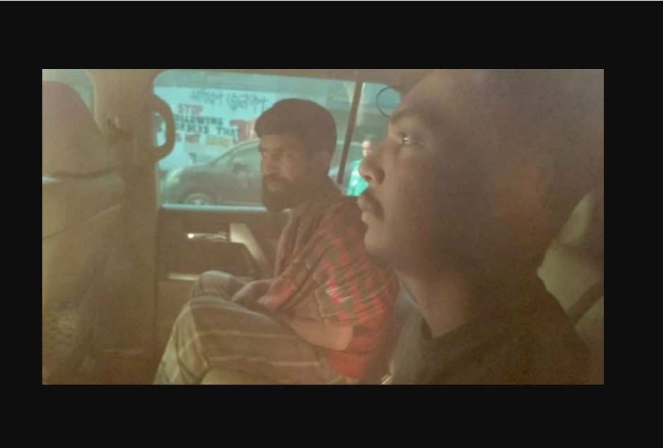 আলোচিত সেই রিকশাচালককে ছাড়িয়ে নিলেন উপদেষ্টা আসিফ মাহমুদ