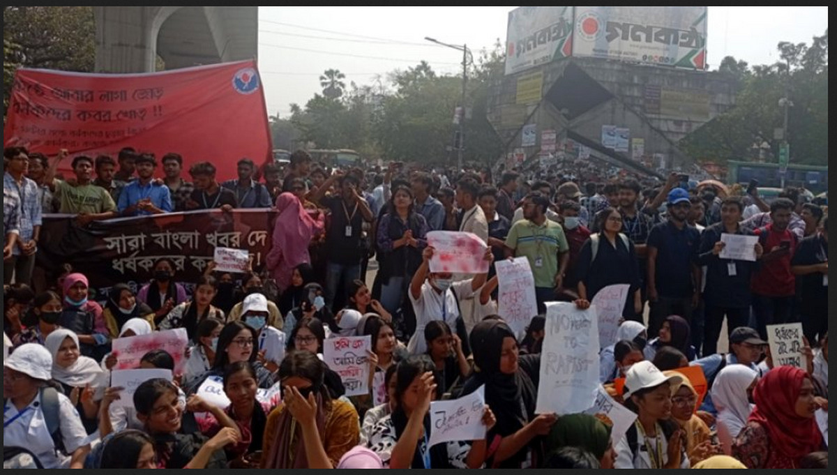 ধর্ষকদের জনসম্মুখে ফাঁসি চায় শিক্ষার্থীরা—শাহবাগে উত্তাল বিক্ষোভ