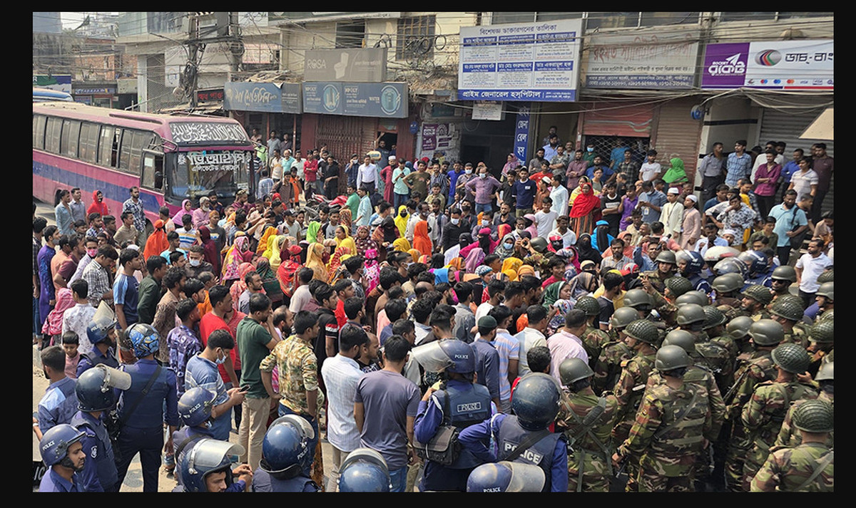 গাজীপুরের ১০টি পোশাক কারখানায় ছুটি ঘোষণা
