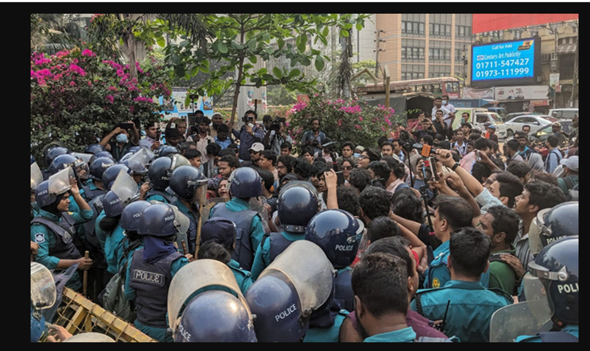 পদযাত্রায় পুলিশের বাধা, স্বরাষ্ট্র উপদেষ্টার পদত্যাগ দাবি