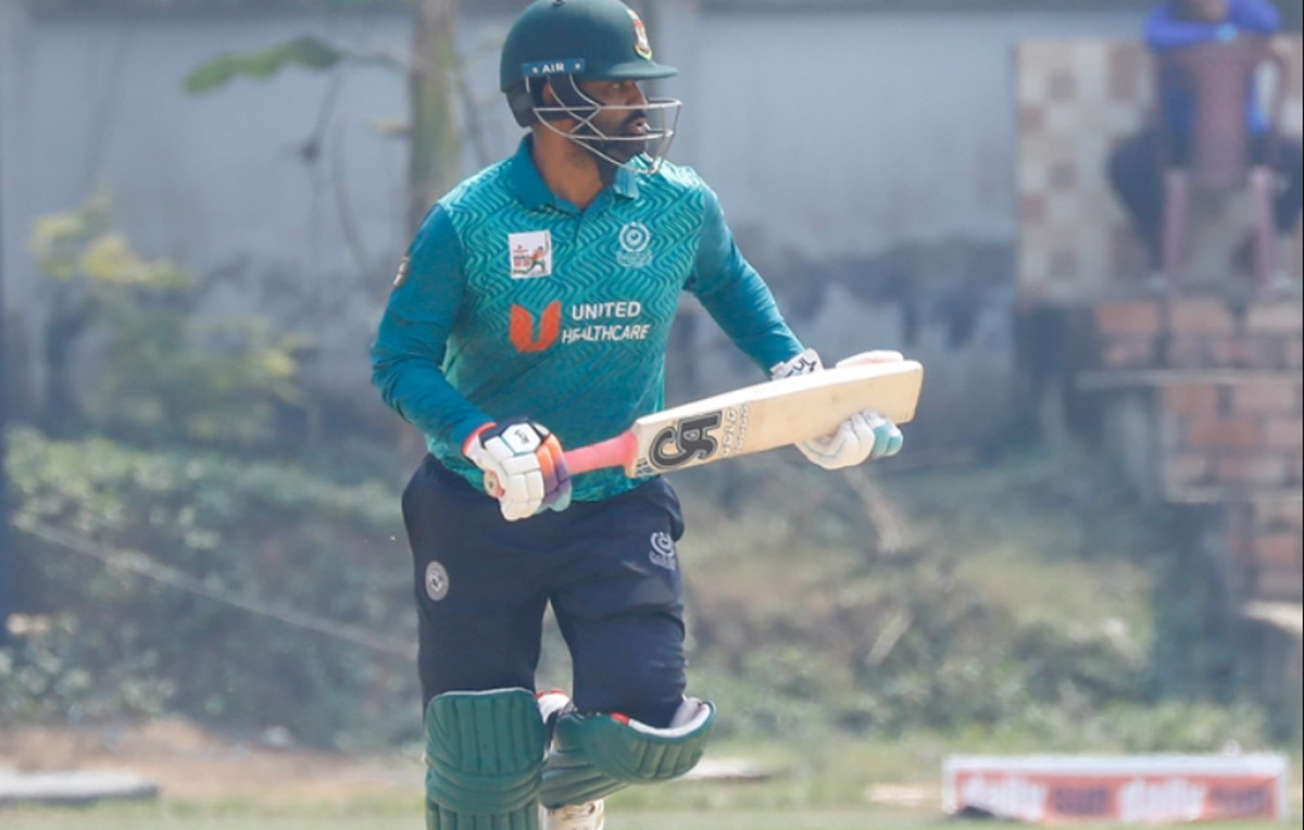 ৬,৬,৬,৬, ব্যাটিং ঝড়ে সেঞ্চুরি করলেন তামিম