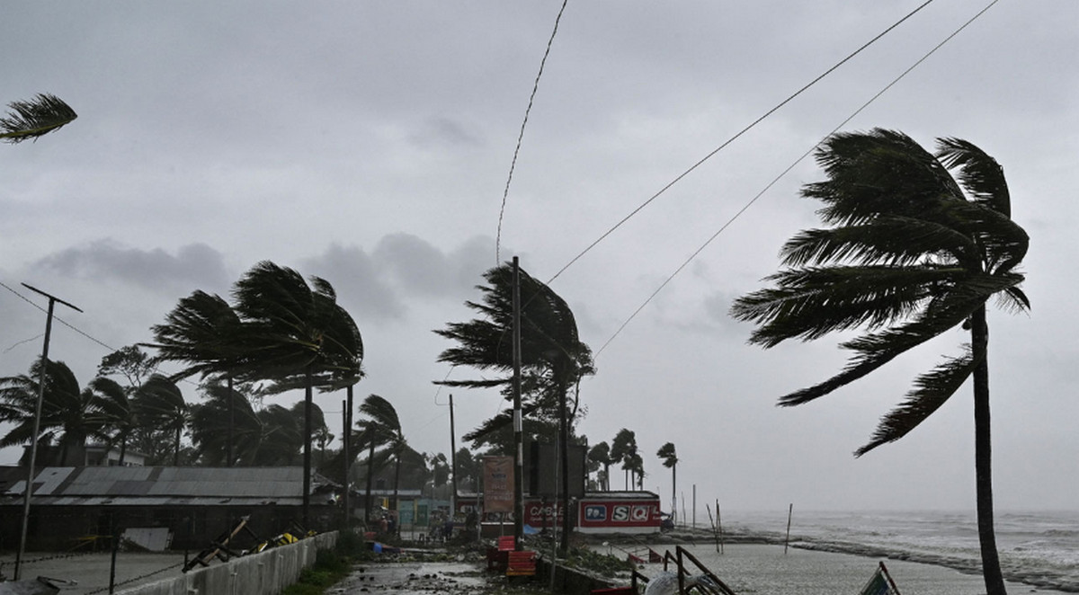 যে সকল বিভাগে আজ ৬০ কিলোমিটার বেগে ঝড়ের আভাস
