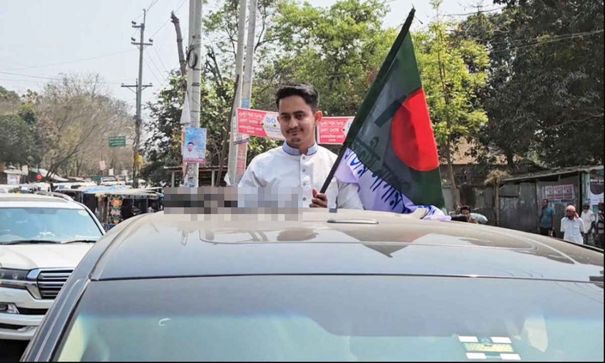 ব্যান্ডপার্টিসহ শতাধিক গাড়িবহর নিয়ে পঞ্চগড়ে সারজিস