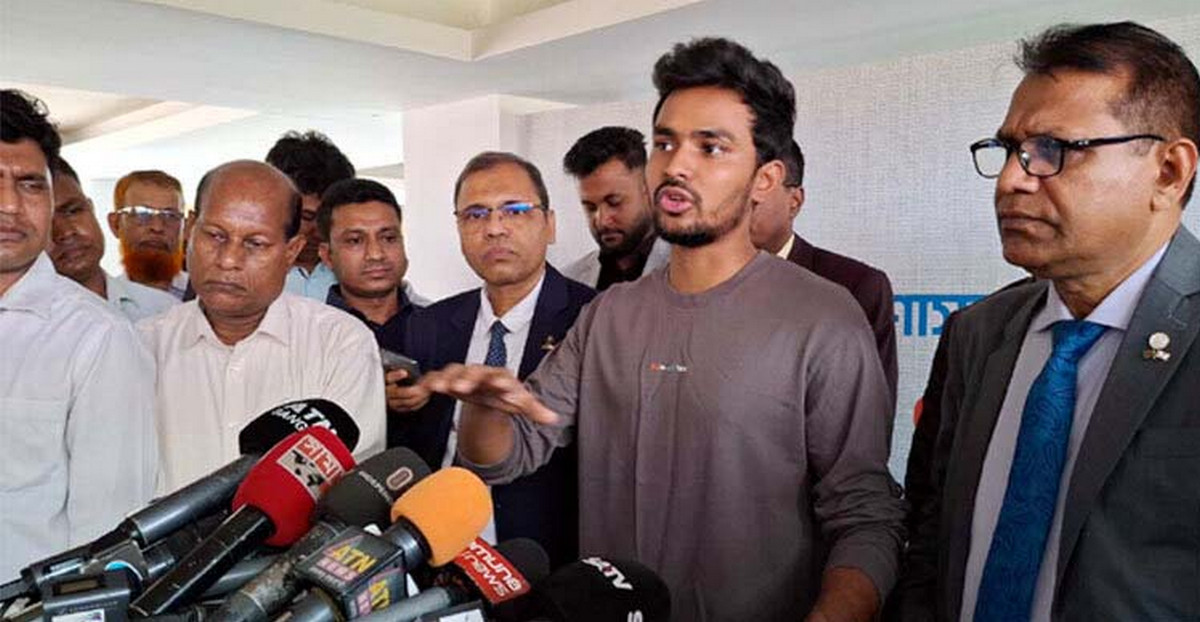 গণমাধ্যমের প্রশ্নে পাল্টা প্রশ্ন আসিফ মাহমুদের তাৎক্ষণিক প্রতিক্রিয়া