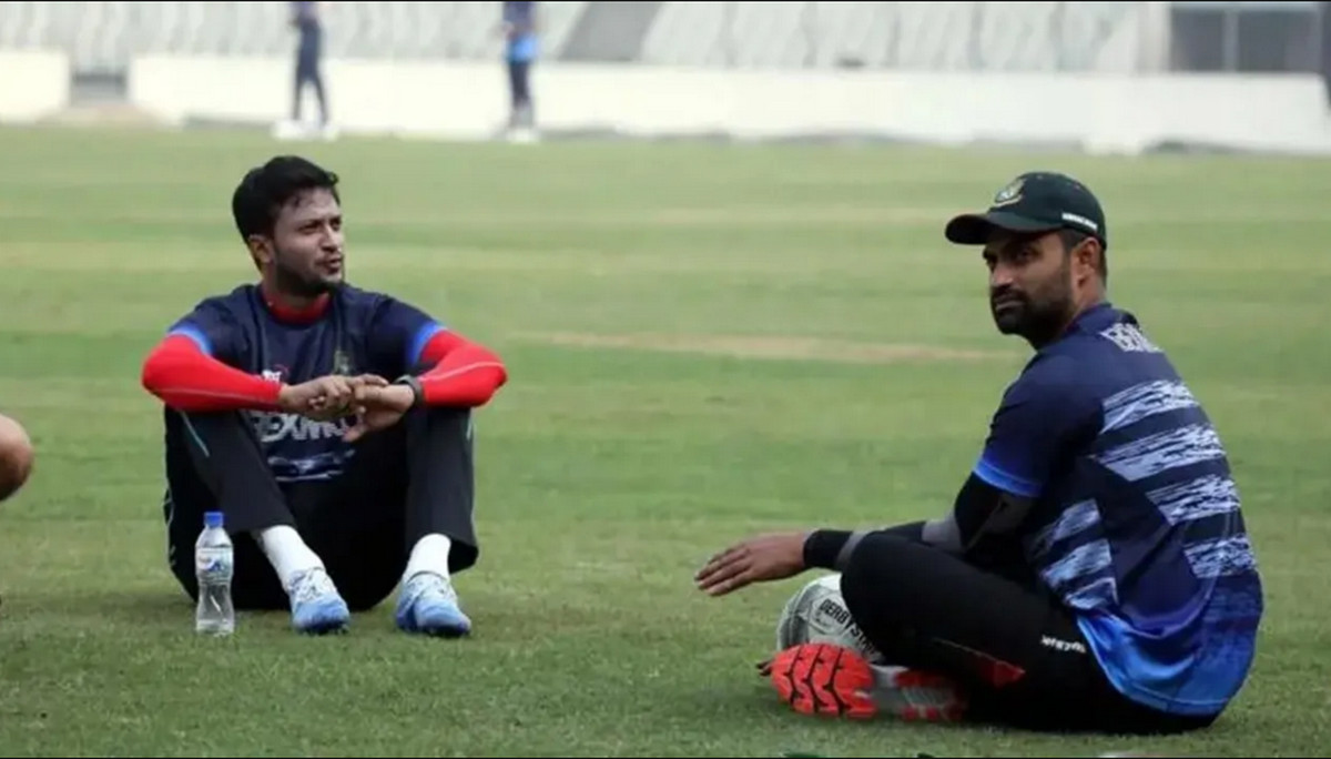 হাসপাতাল থেকে বেরিয়ে তামিমকে নিয়ে যা বললেন সাকিবের বাবা