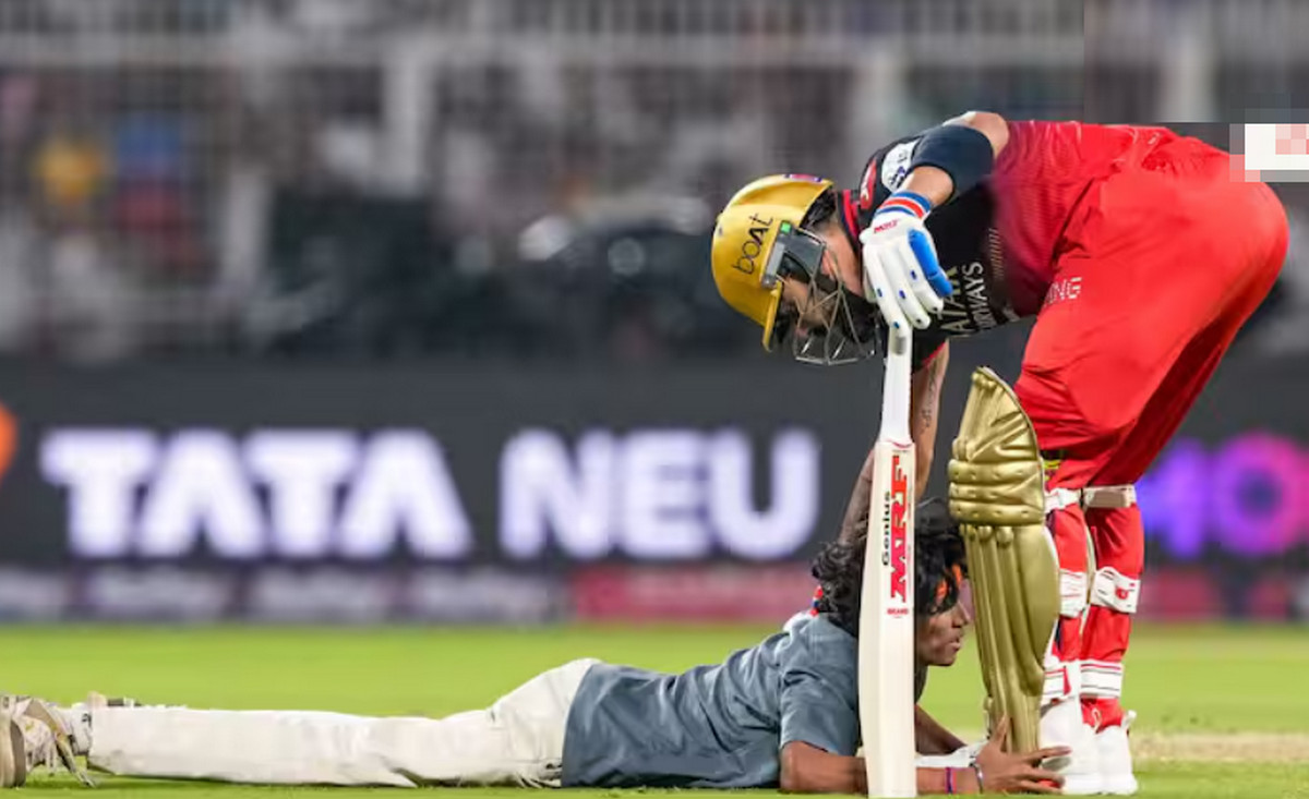 কোহলিকে দেখতেই সেলফি ও অটোগ্রাফের আবদার, ধোনির ডেরায় বিরাট উন্মাদনা