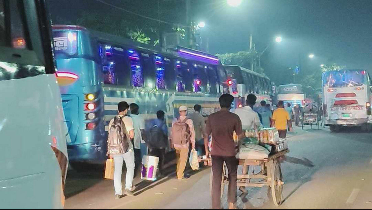 গত ২০ বছরে এমন দৃশ্য দেখেননি বাস শ্রমিকরা