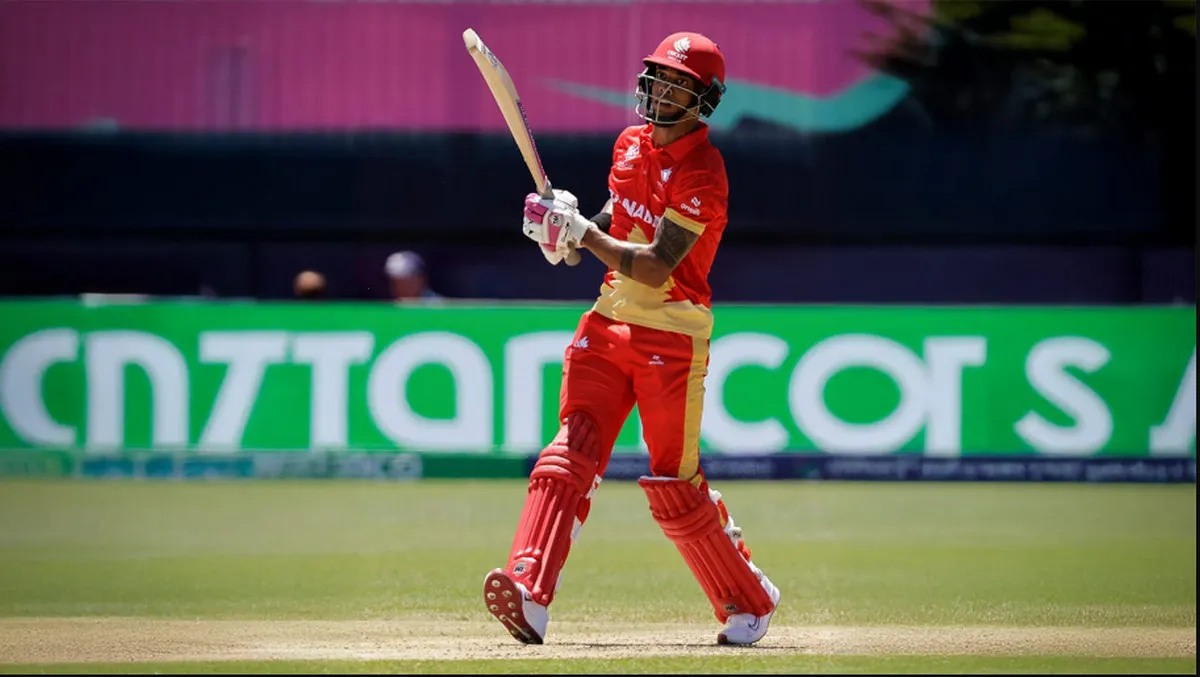 ক্রিকেট বিশ্ব তোলপাড় : এয়ারপোর্টে গ্রেপ্তার অধিনায়ক