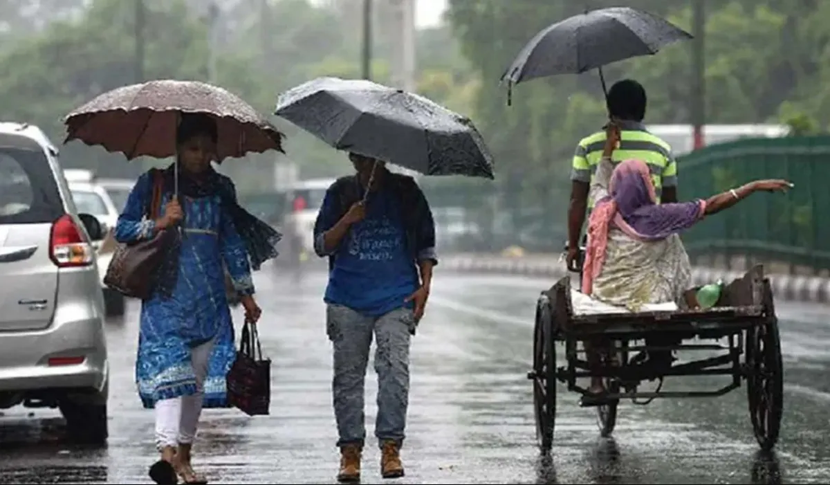 রাতে ঢাকাসহ ১০ জেলায় ঘণ্টায় ৬০ কিমি বেগে ঝড়ের সম্ভাবনা