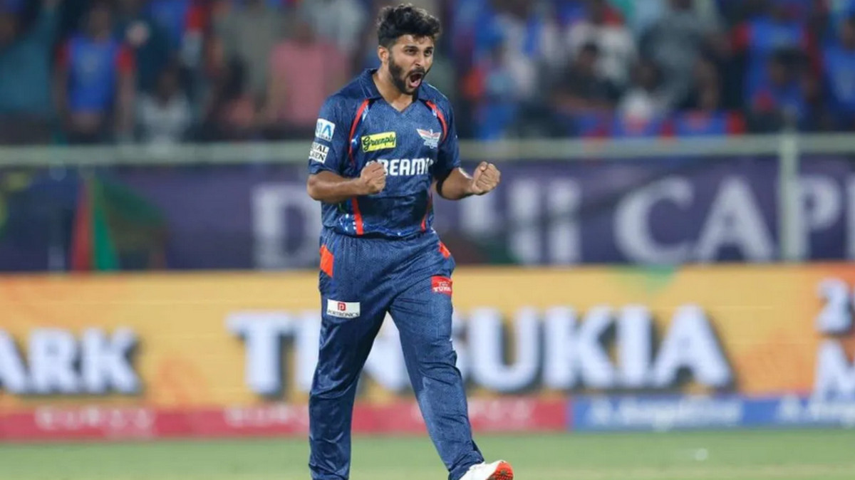 এক ওভারে ১১ বল ,আইপিএলে শার্দুল গড়লেন লজ্জার রেকর্ড