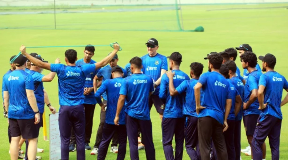 ১০ ক্রিকেটার নিয়ে শুরু হলো বাংলাদেশের মিশন