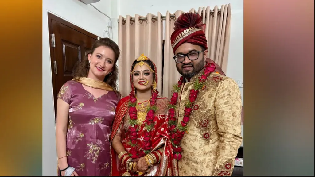 হঠাৎ পাবনার বিয়ে বাড়িতে রুশ তরুণী