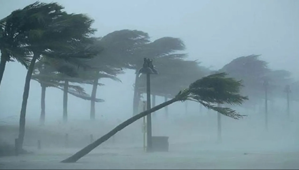 দুপুরের মধ্যে ৬০ কিমি বেগে ঝড়ের শঙ্কা
