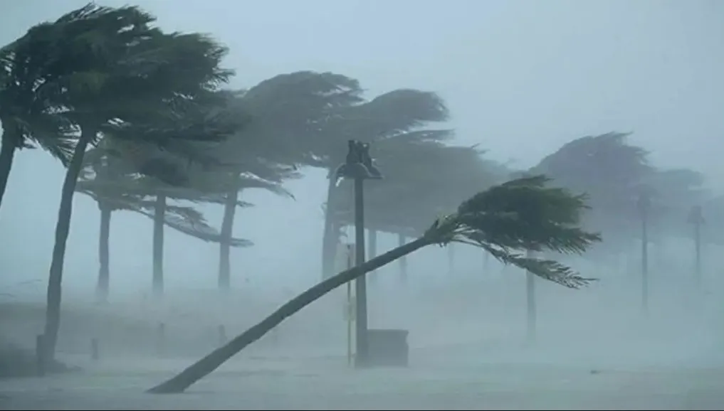 দুপুরের মধ্যে ৬০ কিমি বেগে ঝড়ের শঙ্কা