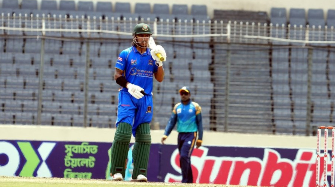 একাই ১৫৩ রান করে দলকে জেতালেন সৌম্য