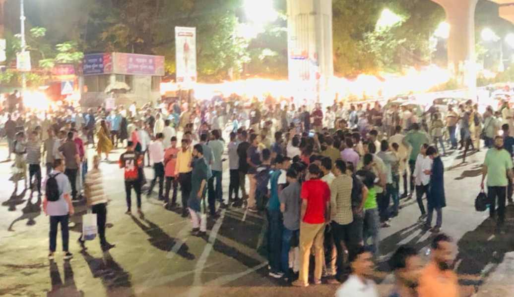 দাবি আদায়ে উত্তাল শাহবাগ