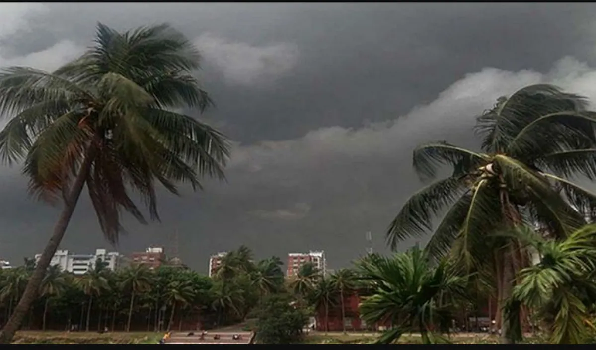 রাতের মধ্যে যেসব জেলায় সর্বোচ্চ ৬০ কি.মি. বেগে ঝড়ের শঙ্কা