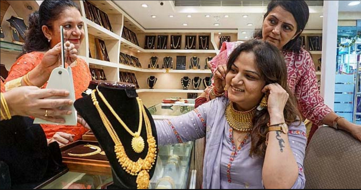 স্বর্ণের দাম আজ হঠাৎ কত হলো জানেন