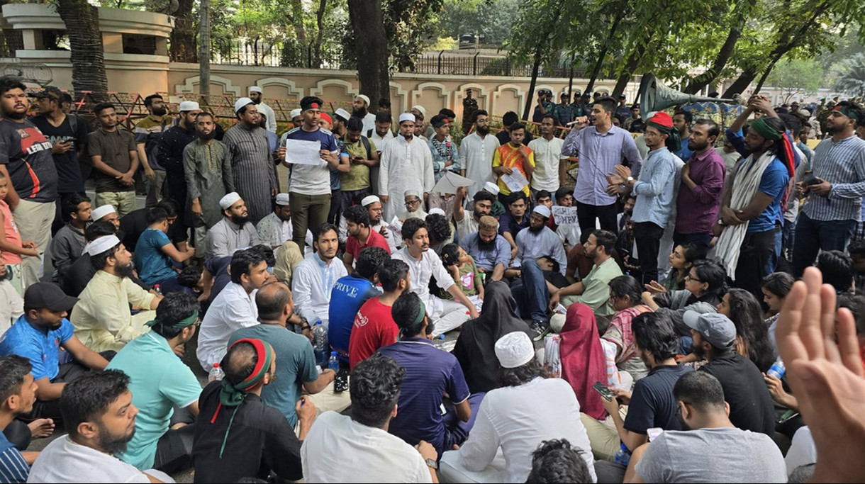 সকালেও চলছে বিক্ষোভ