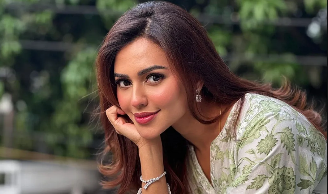 বিমানবন্দর থেকে আটক নুসরাত ফারিয়া
