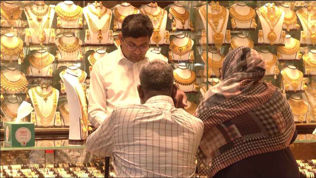 নতুন দামে বিক্রি হচ্ছে স্বর্ণ, ভরি কত