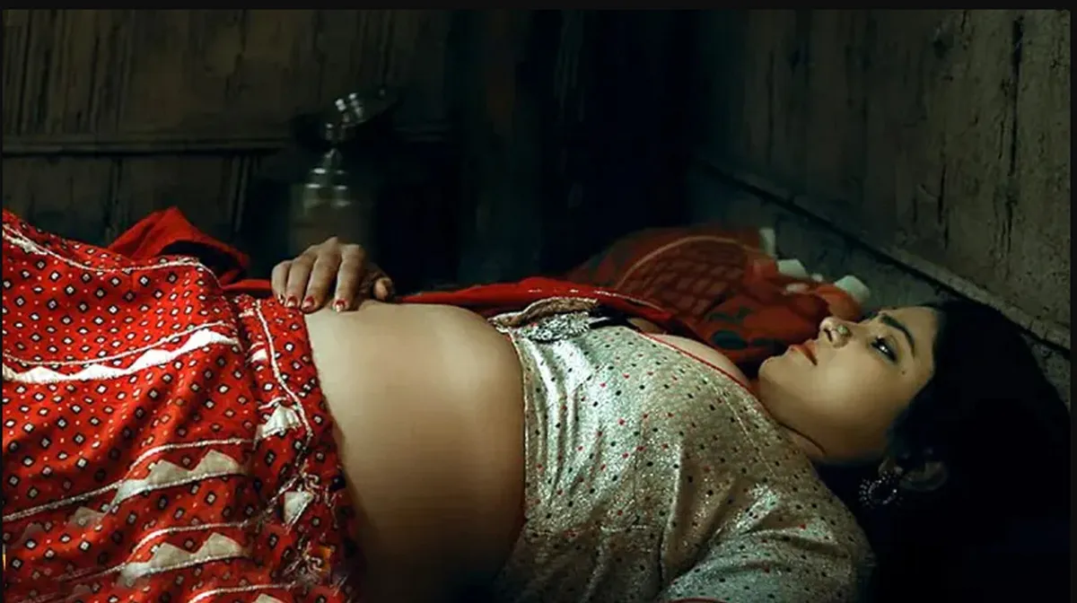 বৃষ্টিভেজা রাতে জন্ম নেয় এক উত্তেজক সম্পর্ক – না দেখলে মিস