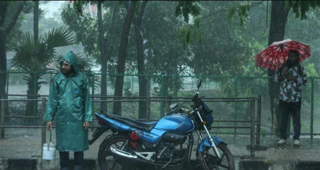সন্ধ্যার মধ্যে ১০ অঞ্চলে ঝড়-বৃষ্টির আভাস