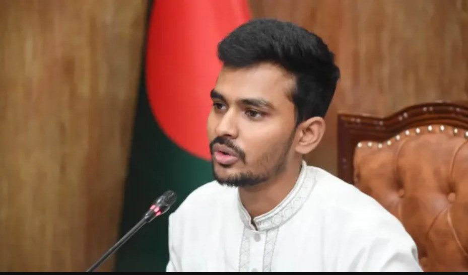 কোরবানি শেষে মাত্র ১২ ঘণ্টার সময় বেঁধে দিলেন : উপদেষ্টা আসিফ মাহমুদ
